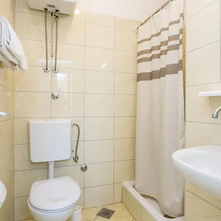 بيت للعطل House With A Parking Space Igrane, Makarska - 8332 إيغراني